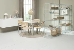 HANSTED Ø100 tafel warmgrijs + 4 HASSING stoelen rotan