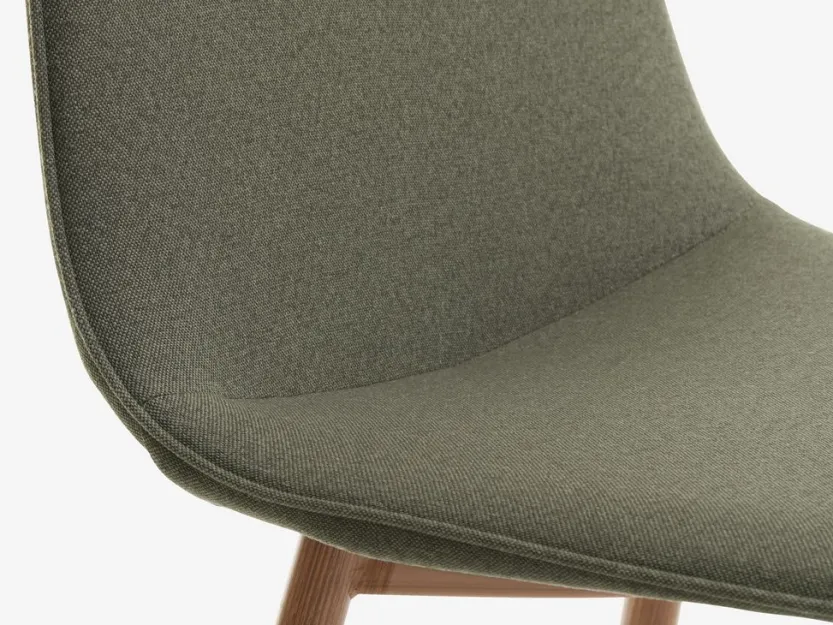 NORTOFT Ø120 tafel eiken + 4 BISTRUP stoelen olijf/eiken