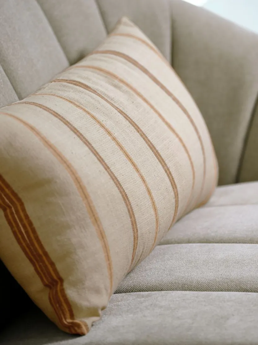 Sierkussen ENGKLOKKE 30x60 beige/bruin