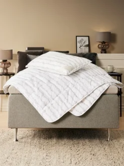 Synthetisch kussen 60x63/70 KNUTSEGGEN