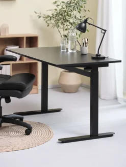 Verstelbaar bureau LUNDTOFT 70x130 zwart